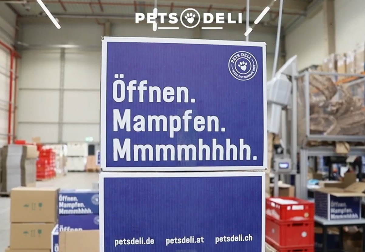 Grosser Versandkarton von Pets Deli