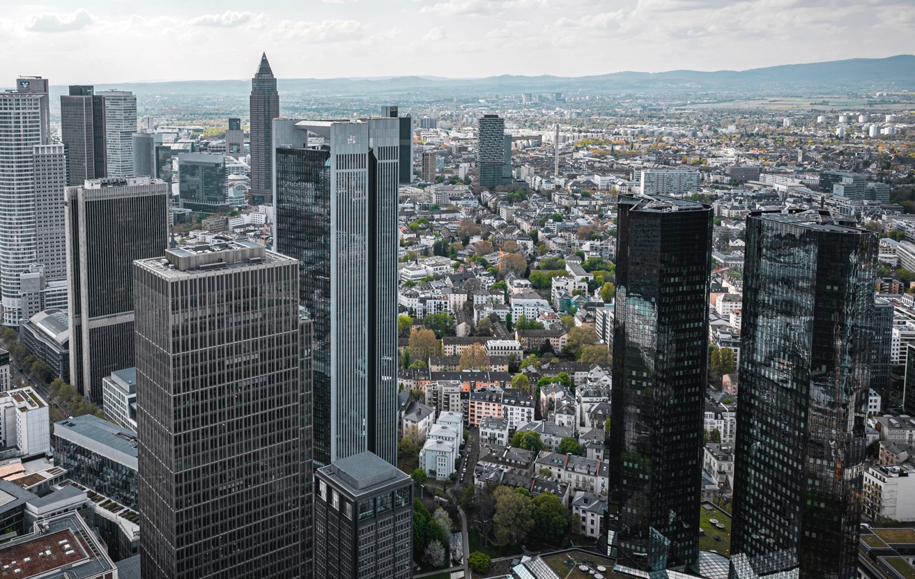 Luftaufnahme der Skyline von Frankfurt am Main