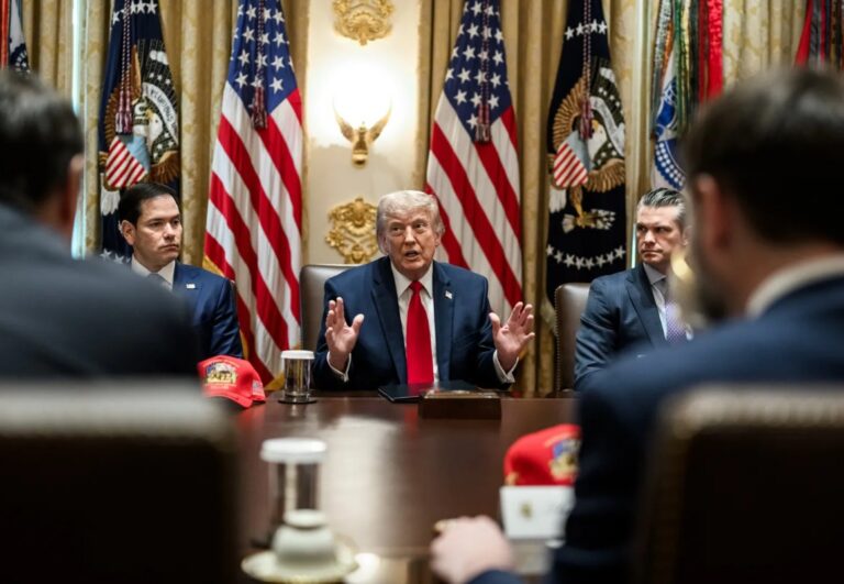 Donald Trump in einem Kabinettsmeeting im Weissen Haus