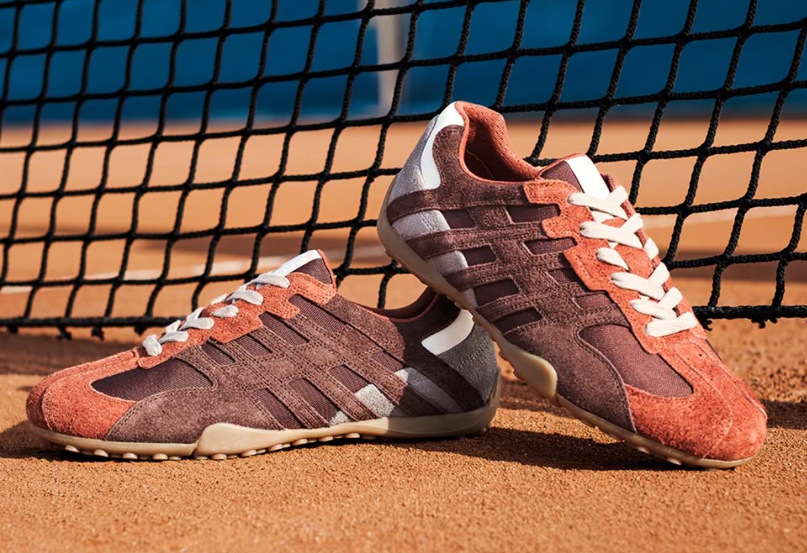 GEOX Snake Originals Sneakers auf einem Tennisplatz