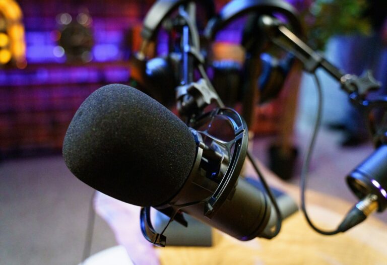 Mikrofone in einem Podcast Studio