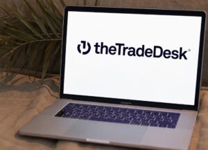 TheTradeDesk Logo auf einem Laptop