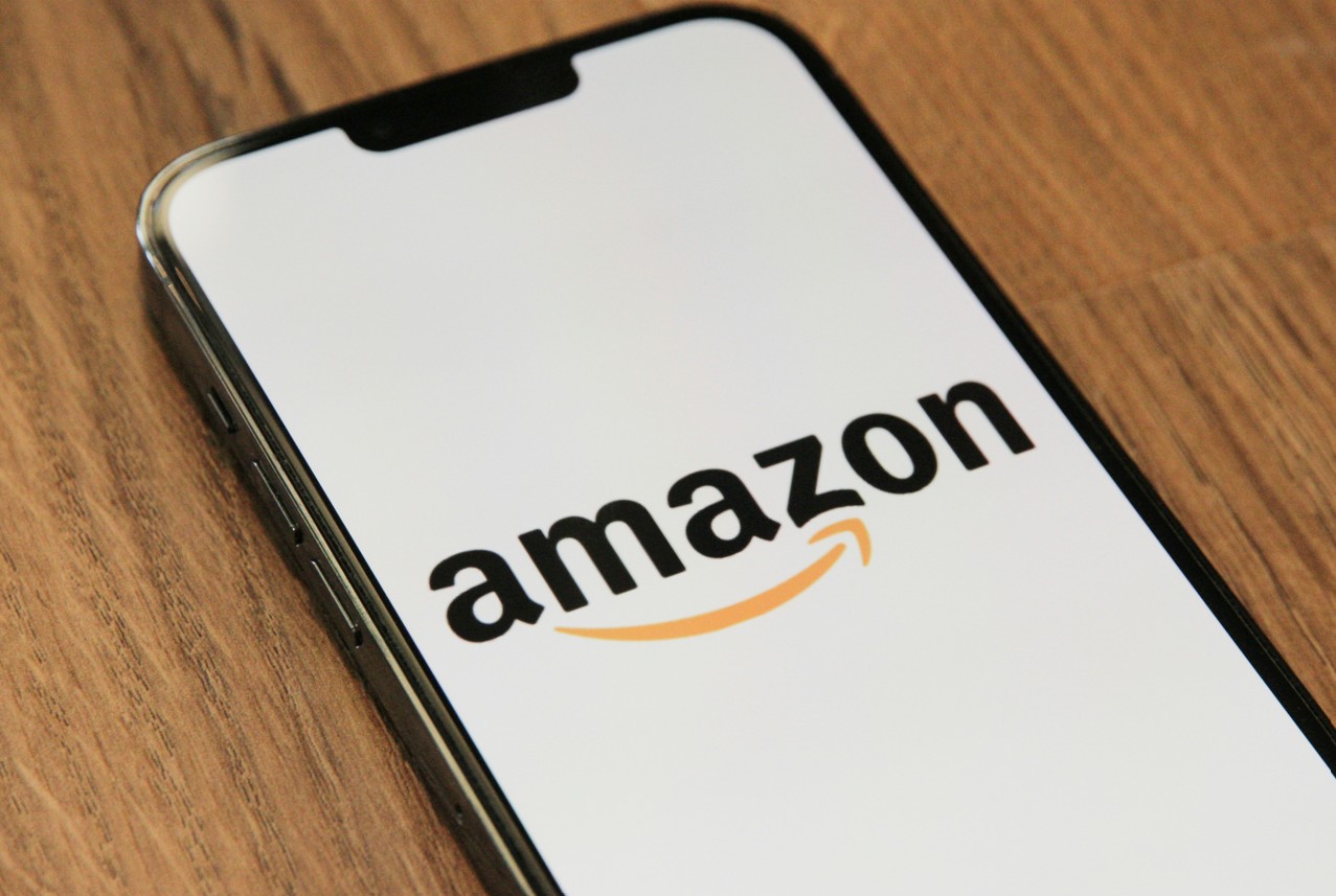 Amazon Logo auf einem Smartphone
