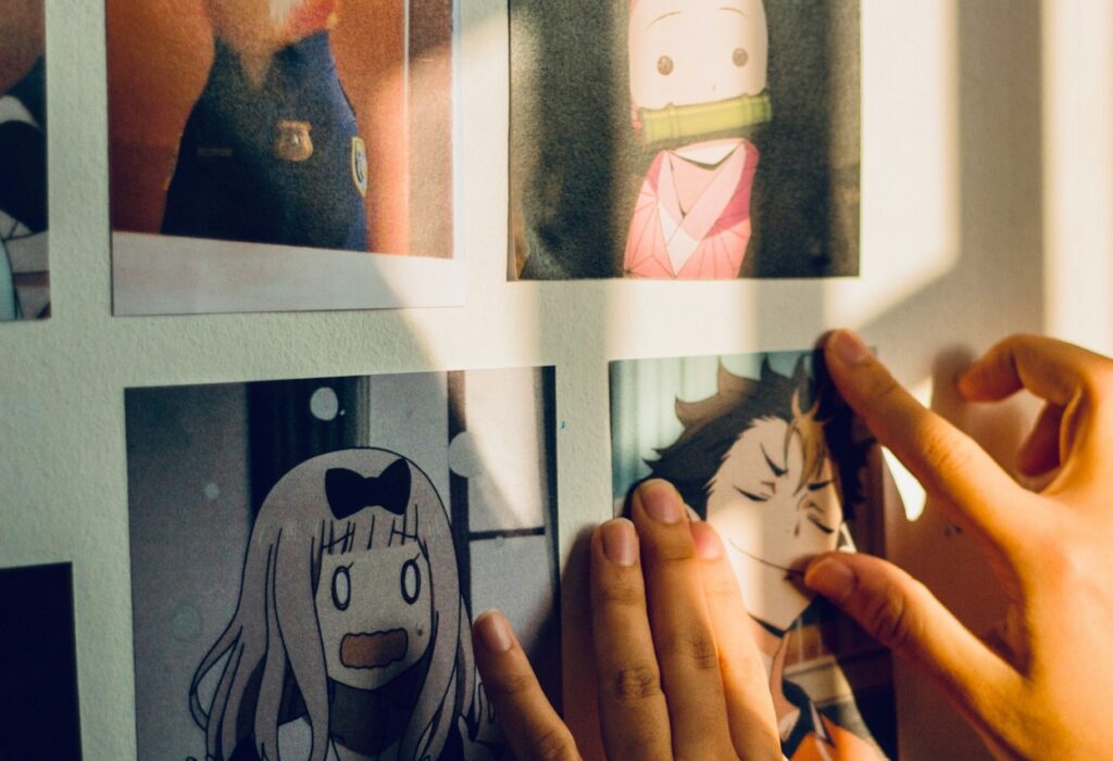Anime Pins an einer Wand