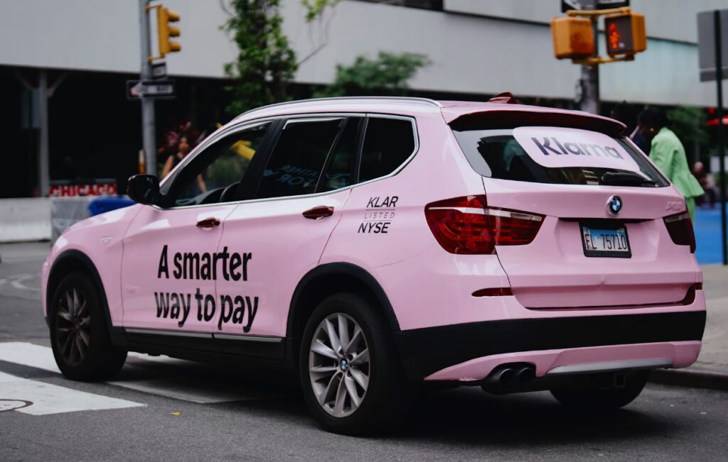 BMW mit Klarna Branding