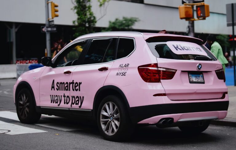 BMW mit Klarna Branding