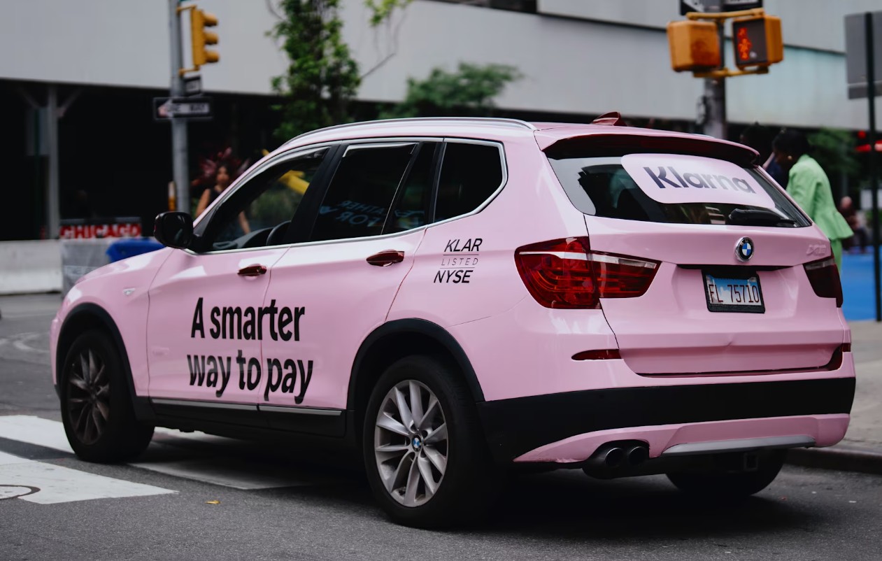 BMW mit Klarna Branding
