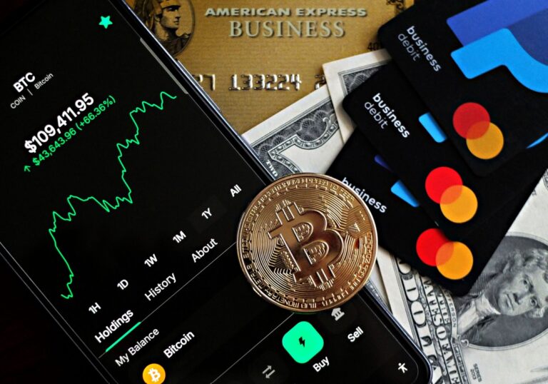 Collage zu Fintech und Banking