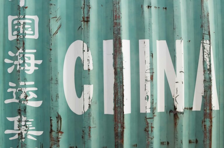 Frachtcontainer mit China Aufschrift