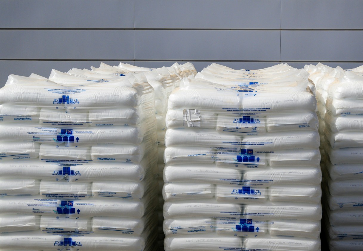 Industrielles Plastik auf Paletten verpackt