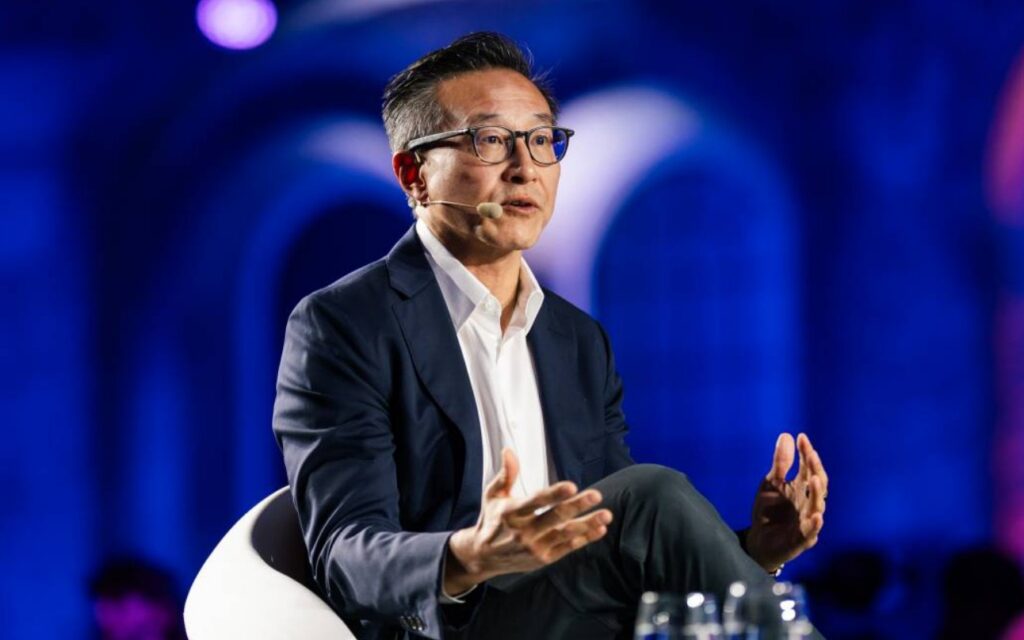Joe Tsai von Alibaba bei einer Panel Diskussion