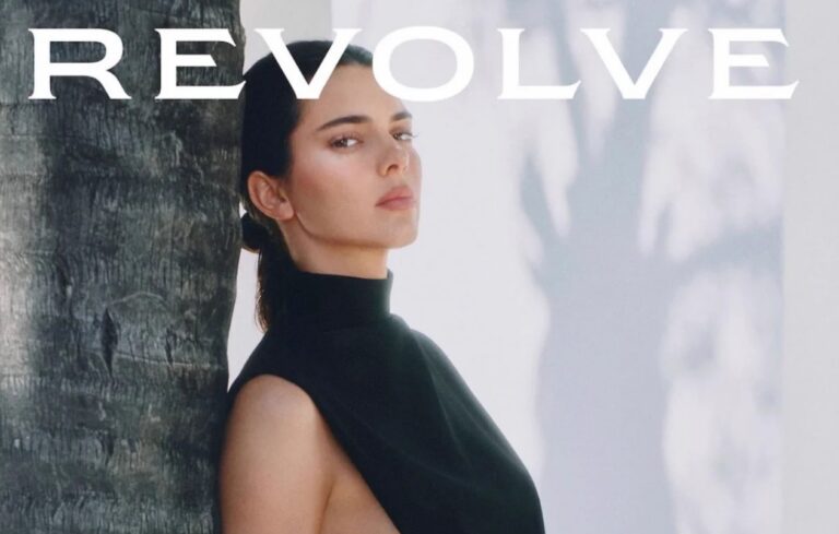 Kendall Jenner Kampagne mit Revolve Logo