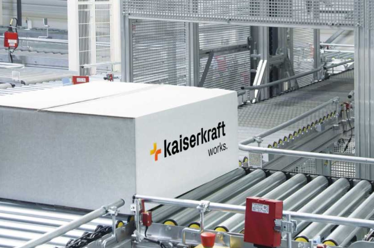 Paket mit kaiserkraft Logo auf einem Rollband